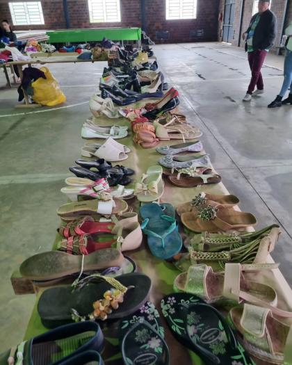 Feira distribui mais de 1,2 mil peças de roupas e calçados, em São Miguel