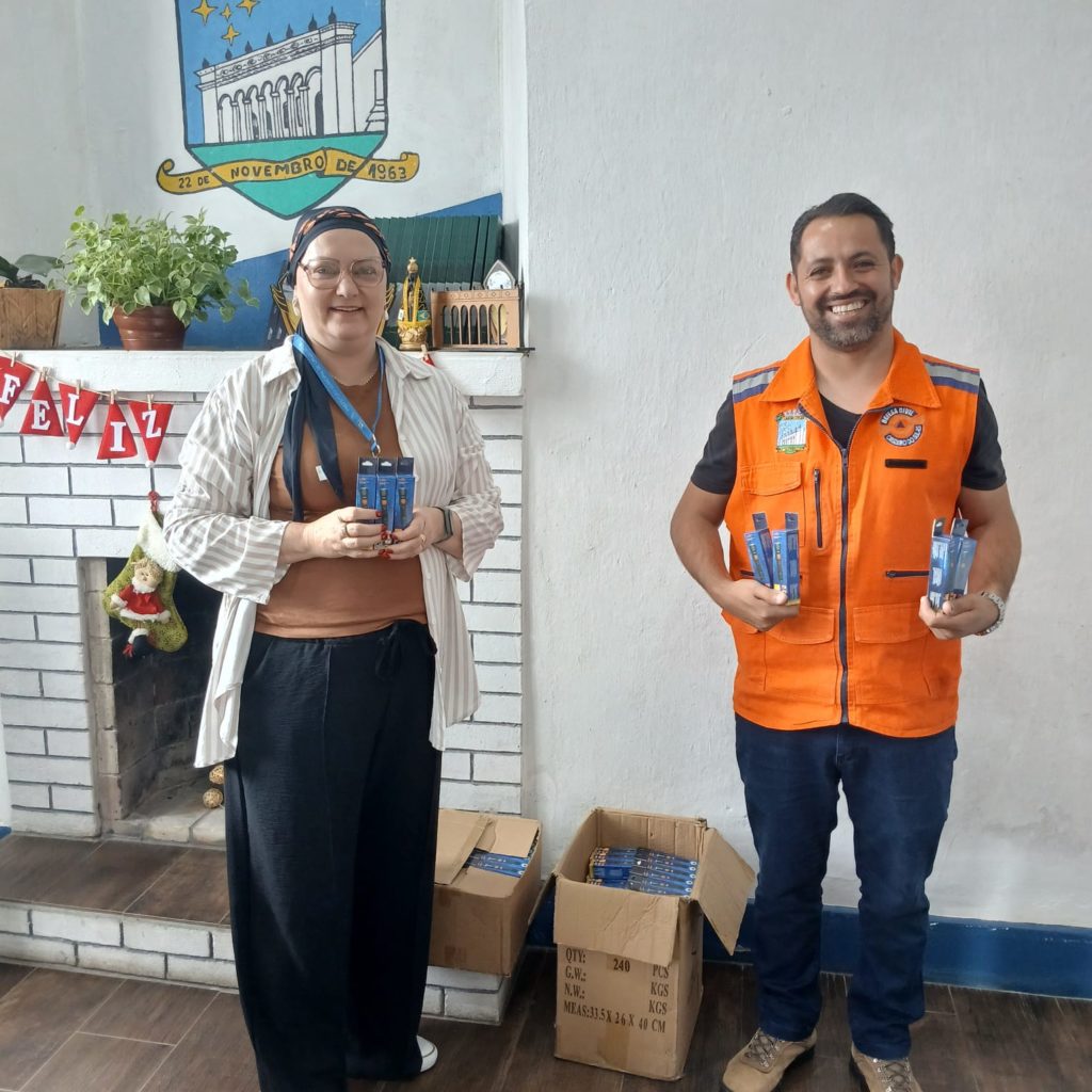 Defesa Civil distribui lanternas emergenciais a secretarias, escolas e instituições