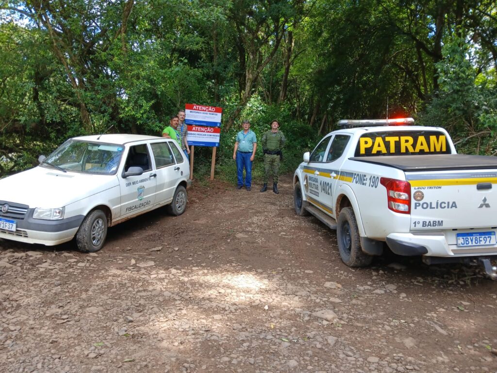 Placas reforçam proibição de redes e motores dois tempos na Lagoa Crispim