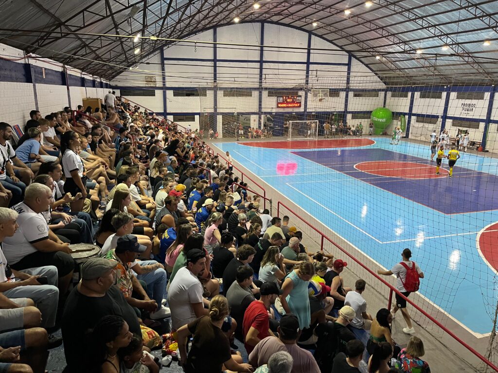 Campeonato Municipal de Futsal de Cruzeiro do Sul é encerrado com grande público e clima de disciplina