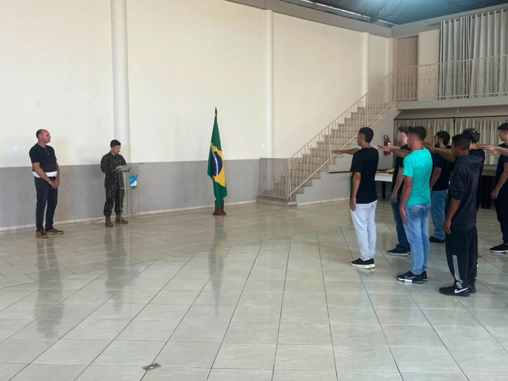 Jovens de Cruzeiro do Sul participam da segunda etapa de inspeção militar nesta sexta-feira